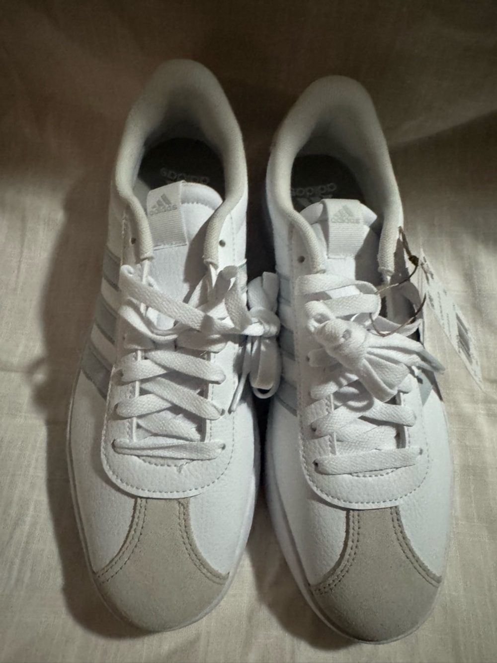 Woman’s adidas court 3.9 BNWT size 11